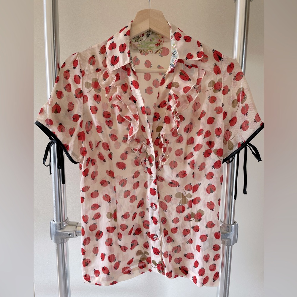 Ladybug blouse with heart buttons 🐞 ♥️